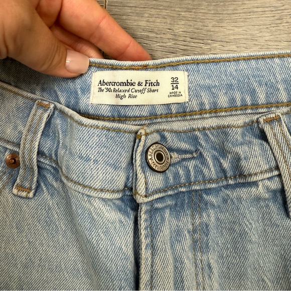 Abercrombie & Fitch Ultra High Rise 90s‎ Straight Mom Denim Shorts 32/14 - Picture 3 of 9
